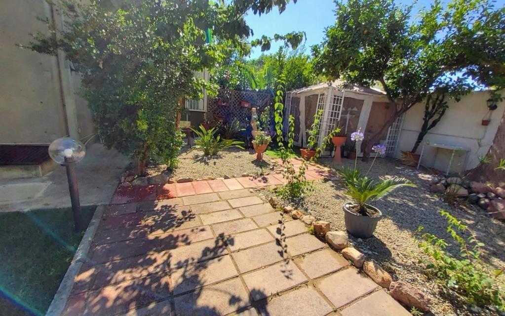 Apartament Ambos Mundos Quartu SantʼElena Zewnętrze zdjęcie